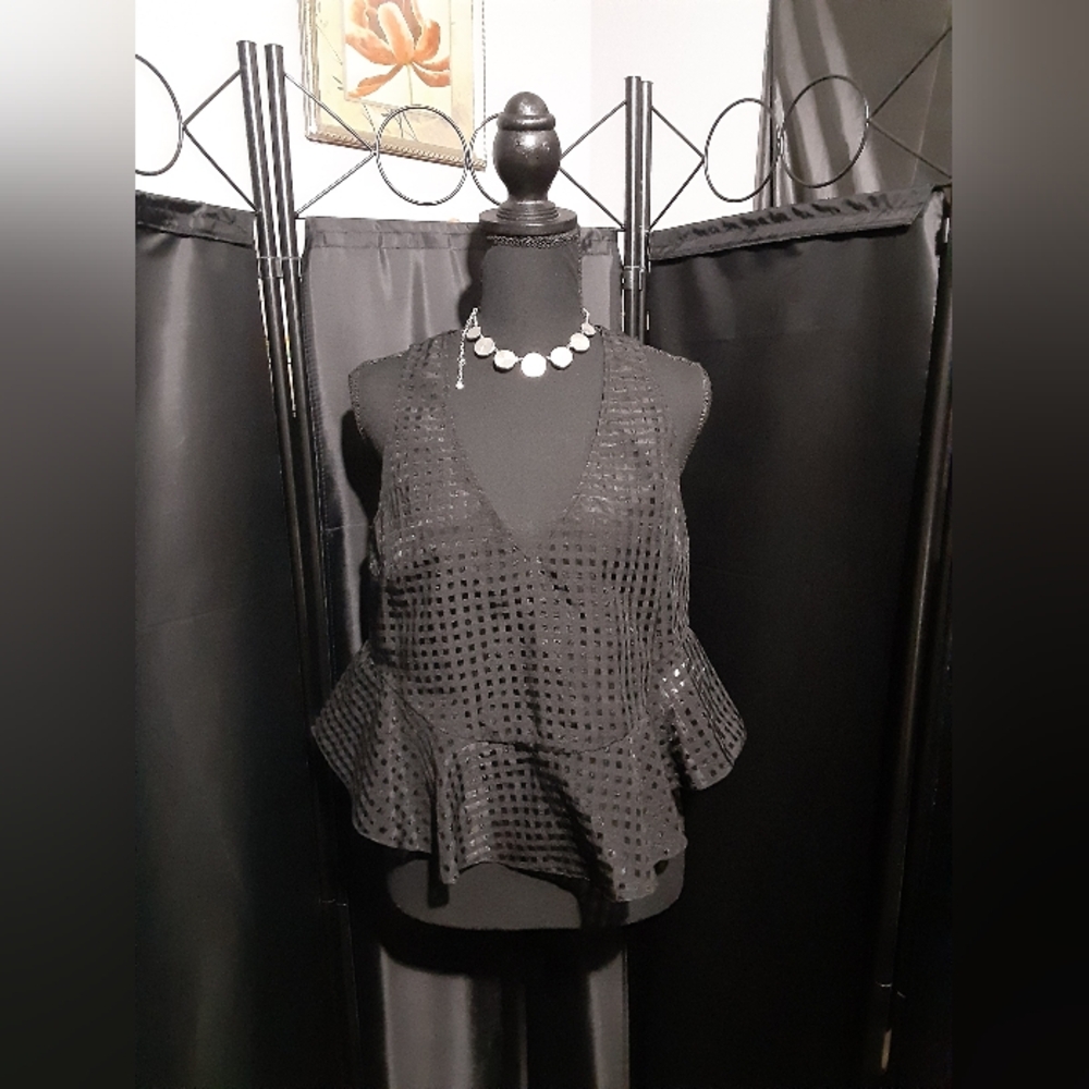 Elizabeth and James Black Textured Tank Top Eyelit Flare See-Thru Womwn's Small